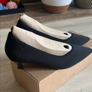 Vivaia Scarlett pointed toe kitten  Women's Heels in black- New, Never Worn
